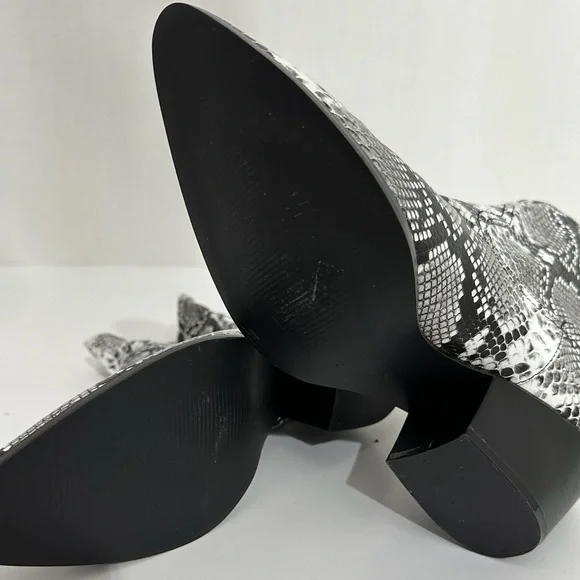 YOKI Snakeskin Western Pointed Toe Ankle Boots Faux Leather Zip Booties Size 10 - Picture 9 of 11